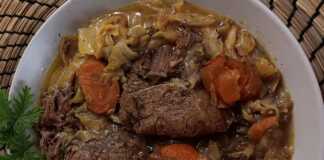 Χειμωνιάτικο πιάτο μοσχάρι (χτένι) με μαγειρεμένο λάχανο και σάλτσα ντομάτας