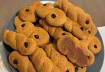 Αφράτα Μουστοκούλουρα ψημένα, τοποθετημένα σε πιατέλα