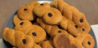 Αφράτα Μουστοκούλουρα ψημένα, τοποθετημένα σε πιατέλα