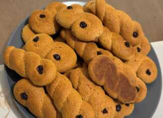 Αφράτα Μουστοκούλουρα Παραδοσιακά Αφράτα Μουστοκούλουρα ψημένα, τοποθετημένα σε πιατέλα