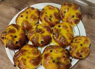 Αφράτα Μπριός με Σταφίδα και Γλάσο Πορτοκάλι Μπριός με σταφίδα και γλάσο πορτοκαλιού