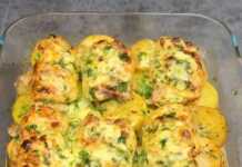 Ρολά στήθους κοτόπουλου γεμισμένα με τυρί και μαϊντανό, ψημένα σε ταψί με πατάτες σε φέτες και περιχυμένα με λευκοκίτρινη σάλτσα