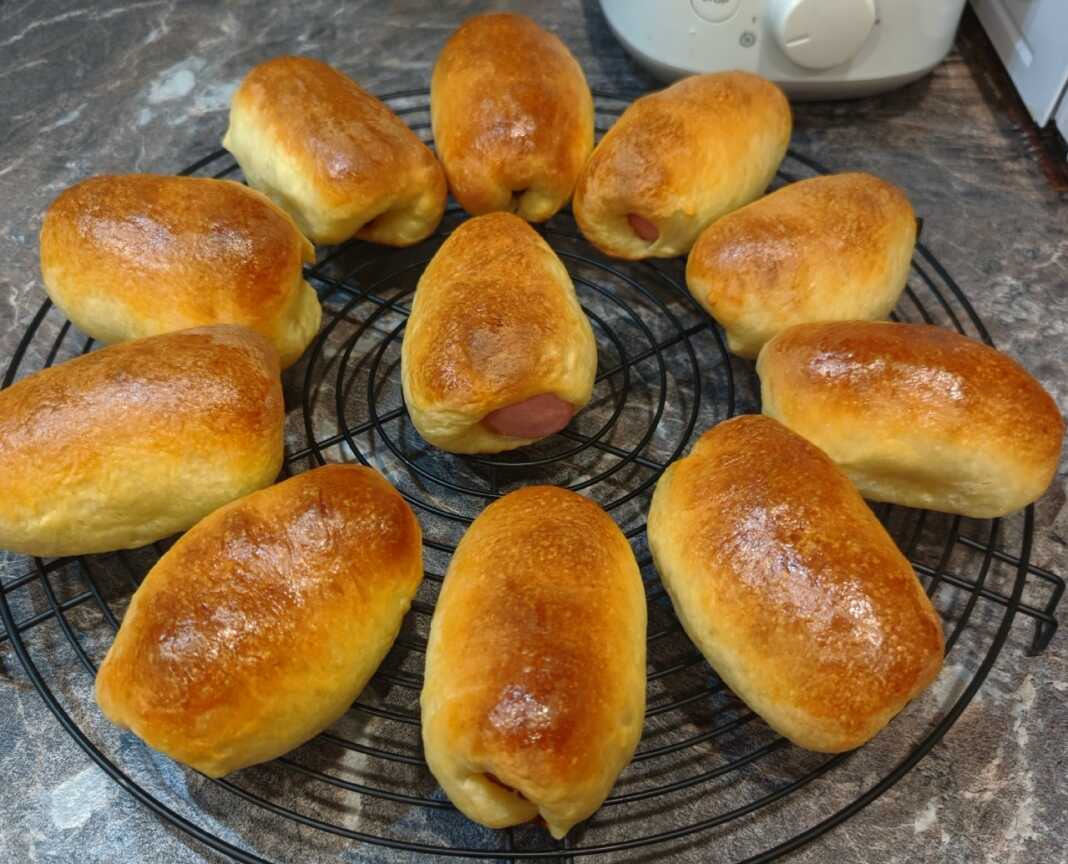 Λουκάνικα σε Ζύμη