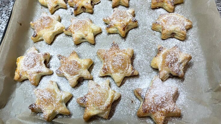 Σφολιάτα Γεμιστή με Σοκολατάκια (Γρήγορο Γλυκό)