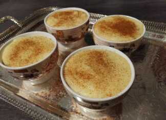 Σιμιγδαλόκρεμα σε μπολ, πασπαλισμένη με κανέλα