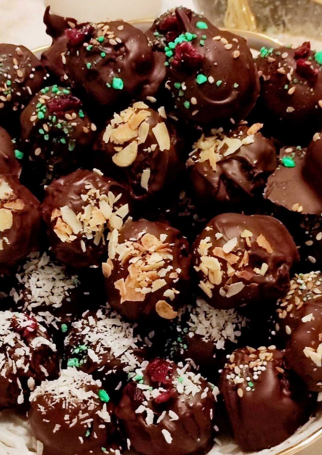 Σοκολατάκια Χωρίς Ζάχαρη με Χουρμάδες και Φυστικοβούτυρο – Υγιεινά & Ενεργειακά