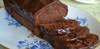 Σοκολατένιο Κέικ Νηστίσιμο σερβιρισμένο με ζάχαρη άχνη