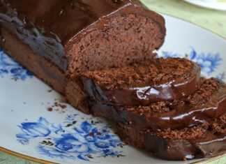 Σοκολατένιο Κέικ Νηστίσιμο σερβιρισμένο με ζάχαρη άχνη