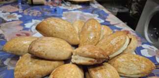 Τυρόπιτες μεζύμη γιαουρτιού και γέμιση φέτας