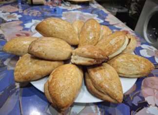 Τυρόπιτες μεζύμη γιαουρτιού και γέμιση φέτας