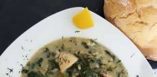 Σπανακόρυζο με μανιτάρια, βελούδινο με σάλτσα ταχινολέμονου.