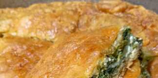 Σπανακοτυρόπιτα με χειροποίητο φύλλο μαγιάς, κομμένη σε κομμάτια