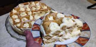 Ολόκληρη Τούρτα Εκλέρ, πασπαλισμένη με ζάχαρη άχνη