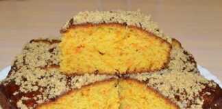 Νηστίσιμο κέικ καρότο και πορτοκάλι, πασπαλισμένο με ψιλοκομμένους ξηρούς καρπούς, με ζουμερή υφή στο εσωτερικό.