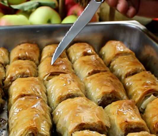 Ρολάκια μπακλαβά γεμισμένα με μήλο και καρύδι, λουσμένα με σιρόπι και ροδισμένα στο φούρνο.