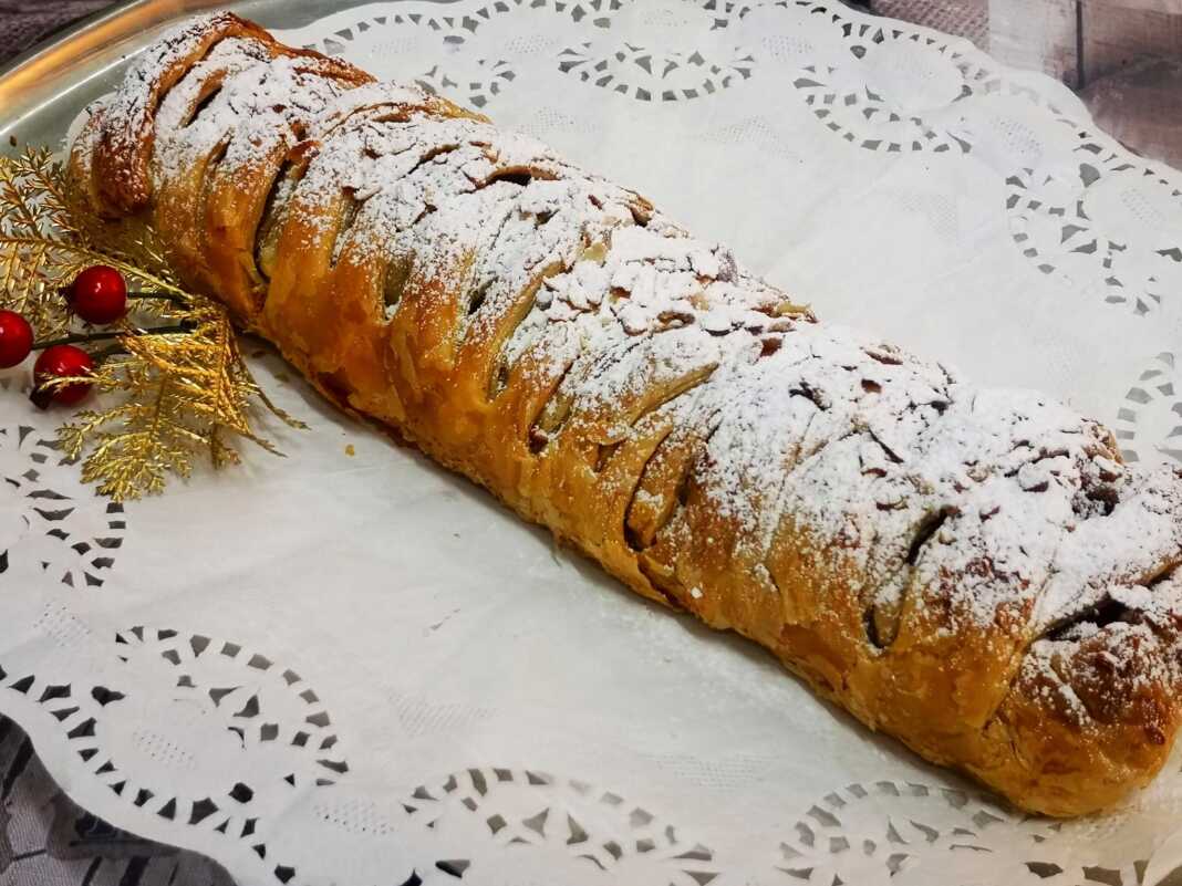 stroundel milou11 Εύκολο Στρούντελ Μήλου με Σφολιάτα – Η Πιο Γρήγορη Συνταγή για το Κλασικό Γλυκό