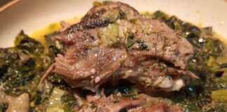 Αρνάκι Φρικασέ: Η Γεύση της Παράδοσης σε μια Μπουκιά! Ένα βαθύ πιάτο με τρυφερό αρνάκι φρικασέ, πλούσια κρεμώδη σάλτσα αυγολέμονο, σπανάκι και μπόλικο φρέσκο άνηθο.