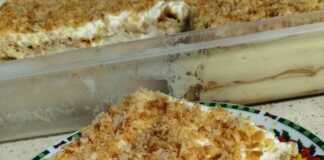 Ένα λαχταριστό γλυκό μιλφέιγ σε ταψί, καλυμμένο με πλούσια σαντιγί και τριμμένα τραγανά σφολιατίνια.