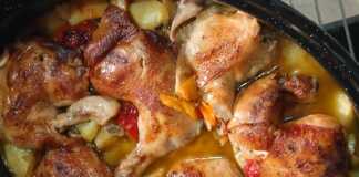 Κοτόπουλο με Πατάτες και Πορτοκάλι: Η Νοστιμιά της Κυριακής στο Ταψί! Μπουτάκια κοτόπουλο με χρυσαφένια πέτσα, μελωμένες πατάτες, καρότα και πιπεριές μέσα σε ένα ταψί με πλούσια σάλτσα.