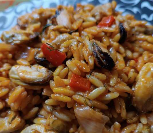 Μύδια Κριθαρώτο: Η Πιο Μελωμένη και Θαλασσινή Συνταγή για να Ξεφύγετε από το Πιλάφι!