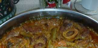 Ένα ταψι με μελωμένο με λαχανικα και τρυφερό οσομπούκο που λιώνει, μέσα σε πλούσια κόκκινη σάλτσα με καρότα.