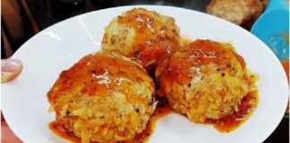 ζουμερά κεφτεδάκια που σιγοβράζουν μέσα σε κατακόκκινη σάλτσα ντομάτας, γαρνιρισμένα με φρέσκο άνηθο και μαϊντανό.