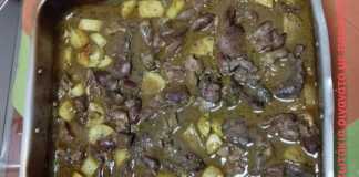 Συκωτάκια Ριγανάτα με Πατάτες: Ένα Πιάτο Γεμάτο Νοστιμιά και Αρώματα! Ταψί με ροδοκοκκινισμένα συκωτάκια κοτόπουλου και μαλακές πατάτες φούρνου, περιχυμένα με πλούσια σάλτσα μουστάρδας και φρέσκια ρίγανη.