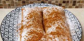 Μπουγάτσα ατομική με βελούδινη κρέμα και χρυσαφένιο φύλλο κρούστας Χρυσαφένιες ατομικές μπουγάτσες σε σχήμα φακέλου πασπαλισμένες με μπόλικη άχνη ζάχαρη και κανέλα