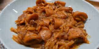 Δοκιμάστε τα πιο γευστικά μεθυσμένα καλαμάρια με κριθαράκι χονδρό Μια συνταγή για πλούσιο και αφράτο αποτέλεσμα που μοσχοβολάει θάλασσα και κανέλα