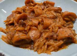 Δοκιμάστε τα πιο γευστικά μεθυσμένα καλαμάρια με κριθαράκι χονδρό Μια συνταγή για πλούσιο και αφράτο αποτέλεσμα που μοσχοβολάει θάλασσα και κανέλα