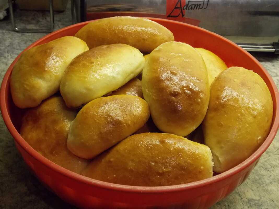 Πίτες, πιτάκια και πίτσα με χρυσαφένιο αποτέλεσμα.