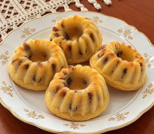 Νηστίσιμα muffins με σταφίδες και ξύσμα λεμονιού