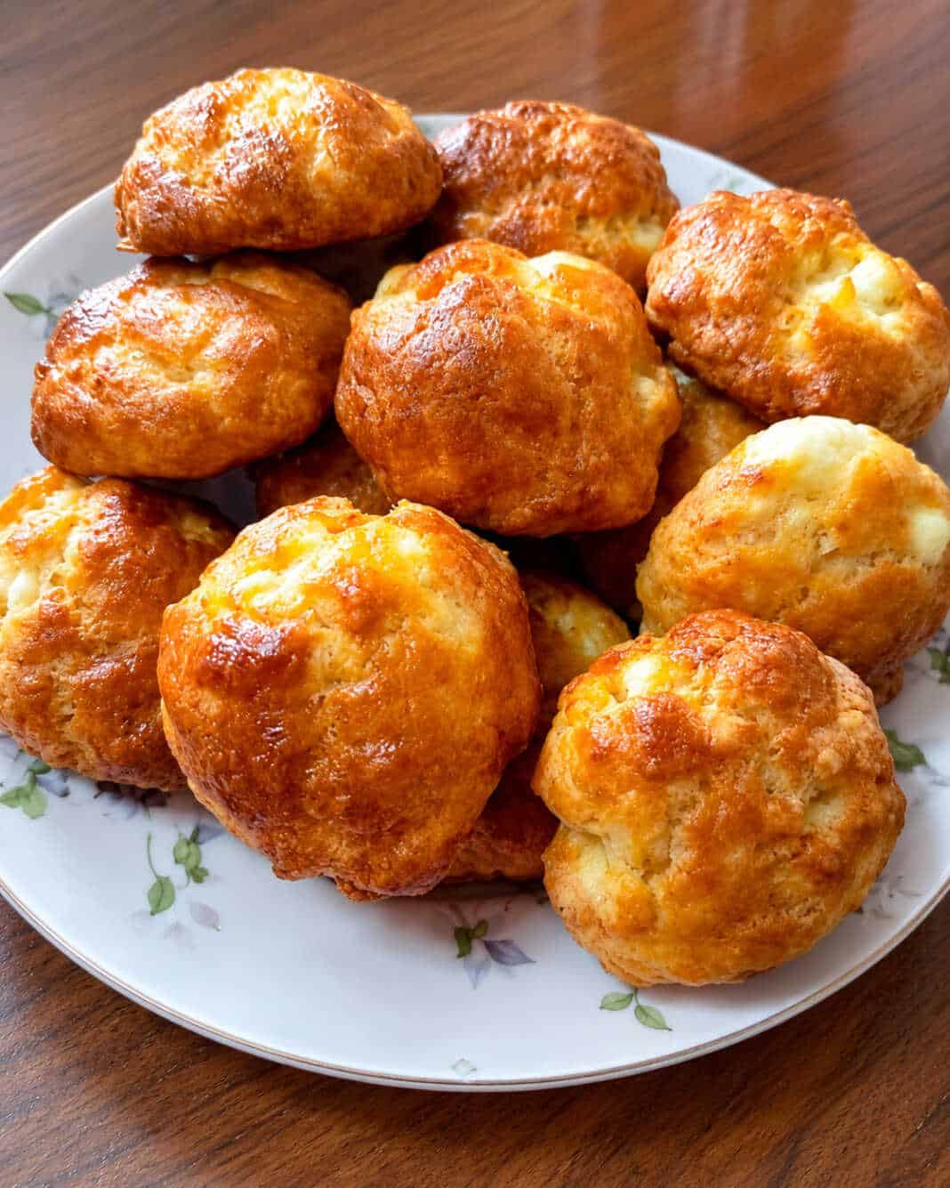 Σπιτικά τυροπιτάκια βραχάκια με φέτα