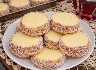 Μπισκότα Alfajores με Καραμέλα Γάλακτος και Ινδοκάρυδο Στρογγυλά alfajores γεμισμένα με καραμέλα γάλακτος και καλυμμένα περιμετρικά με ινδοκάρυδο